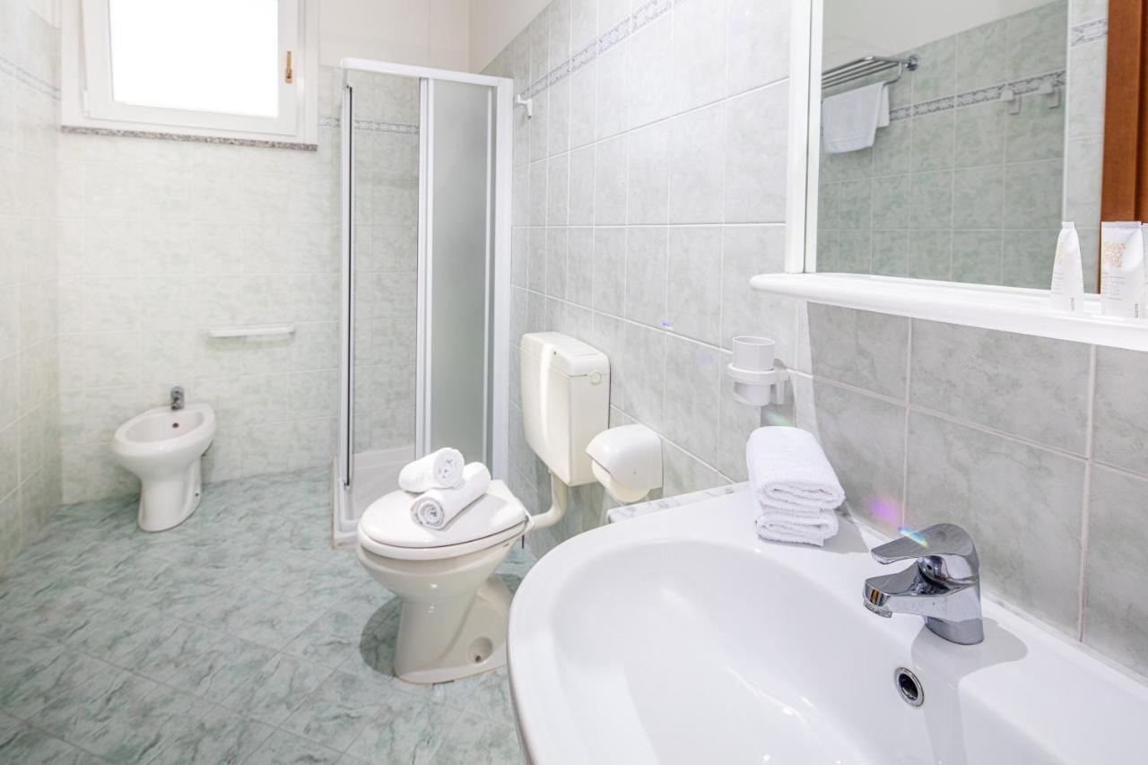 Hotel Orchidea Lignano Sabbiadoro Exterior photo