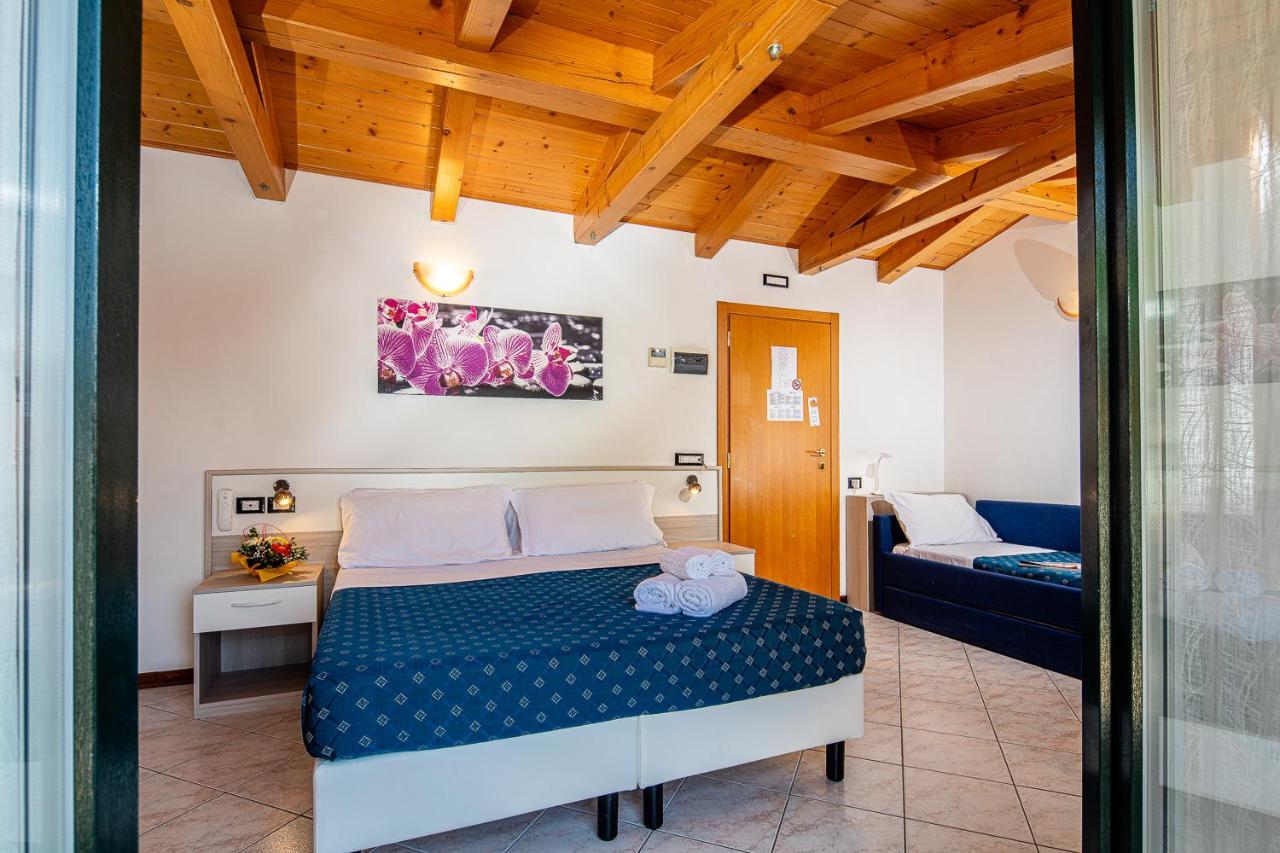 Hotel Orchidea Lignano Sabbiadoro Exterior photo